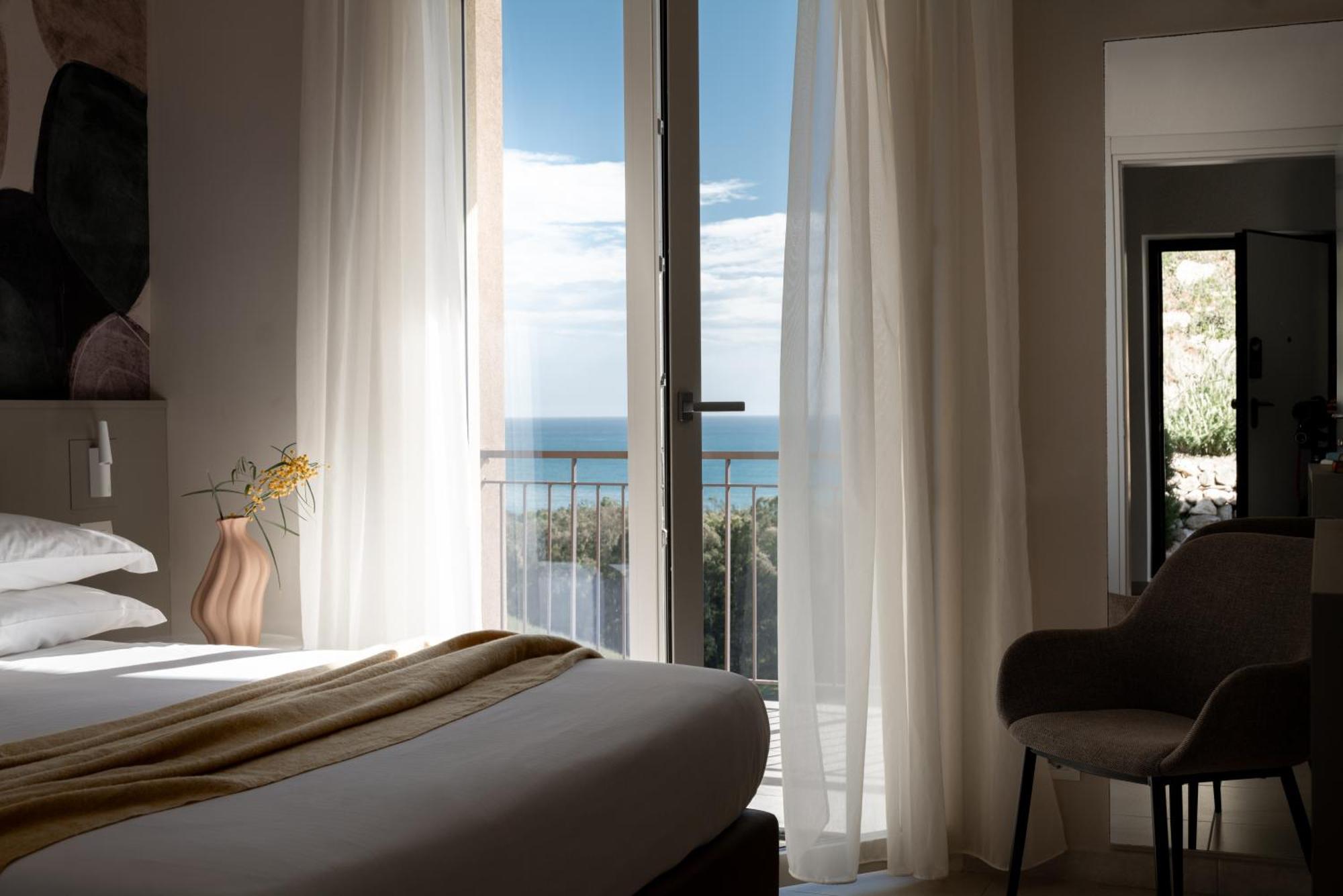 Luna Minoica Suites And Apartments มอนตาลเลโกร ภายนอก รูปภาพ