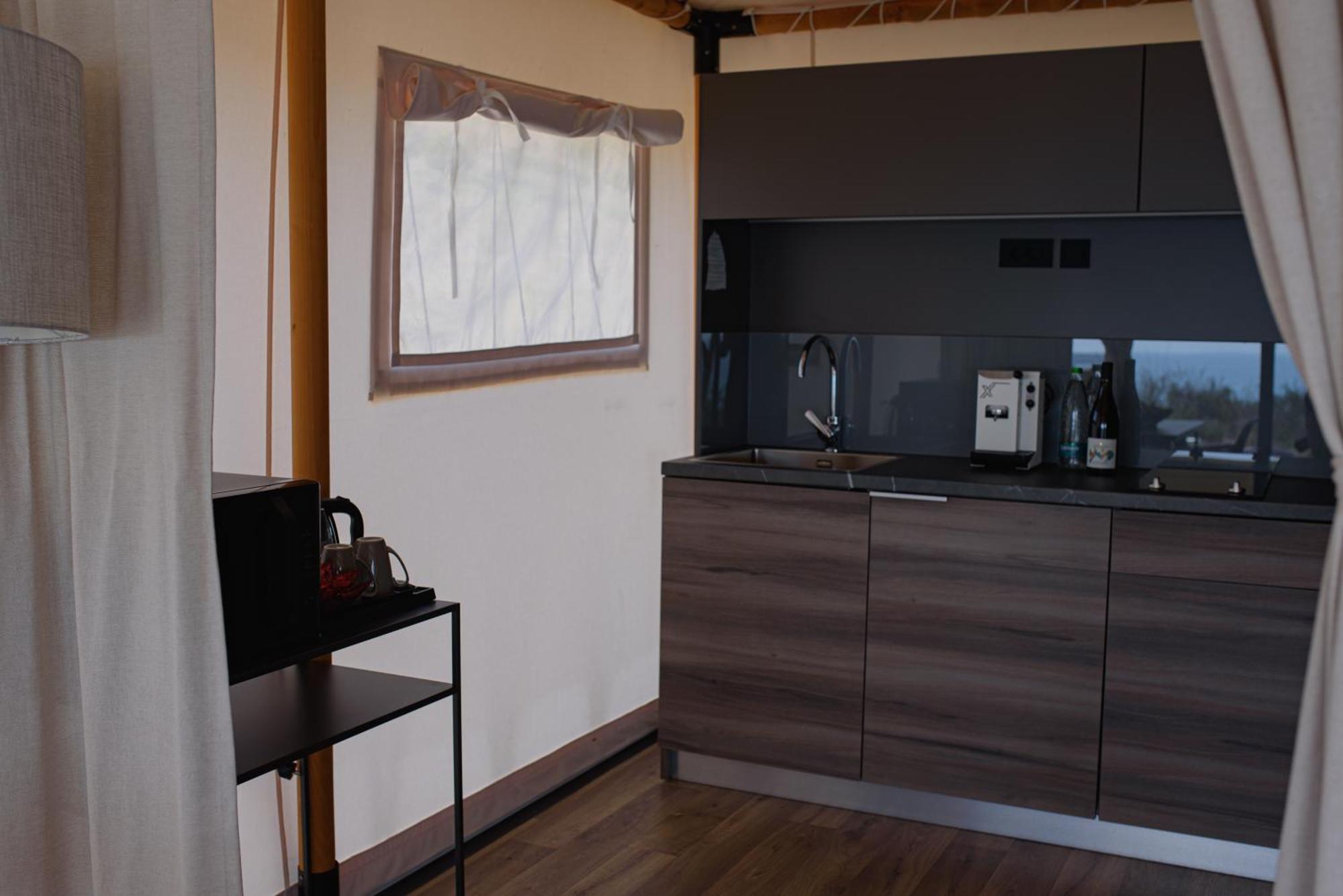 Luna Minoica Suites And Apartments มอนตาลเลโกร ภายนอก รูปภาพ